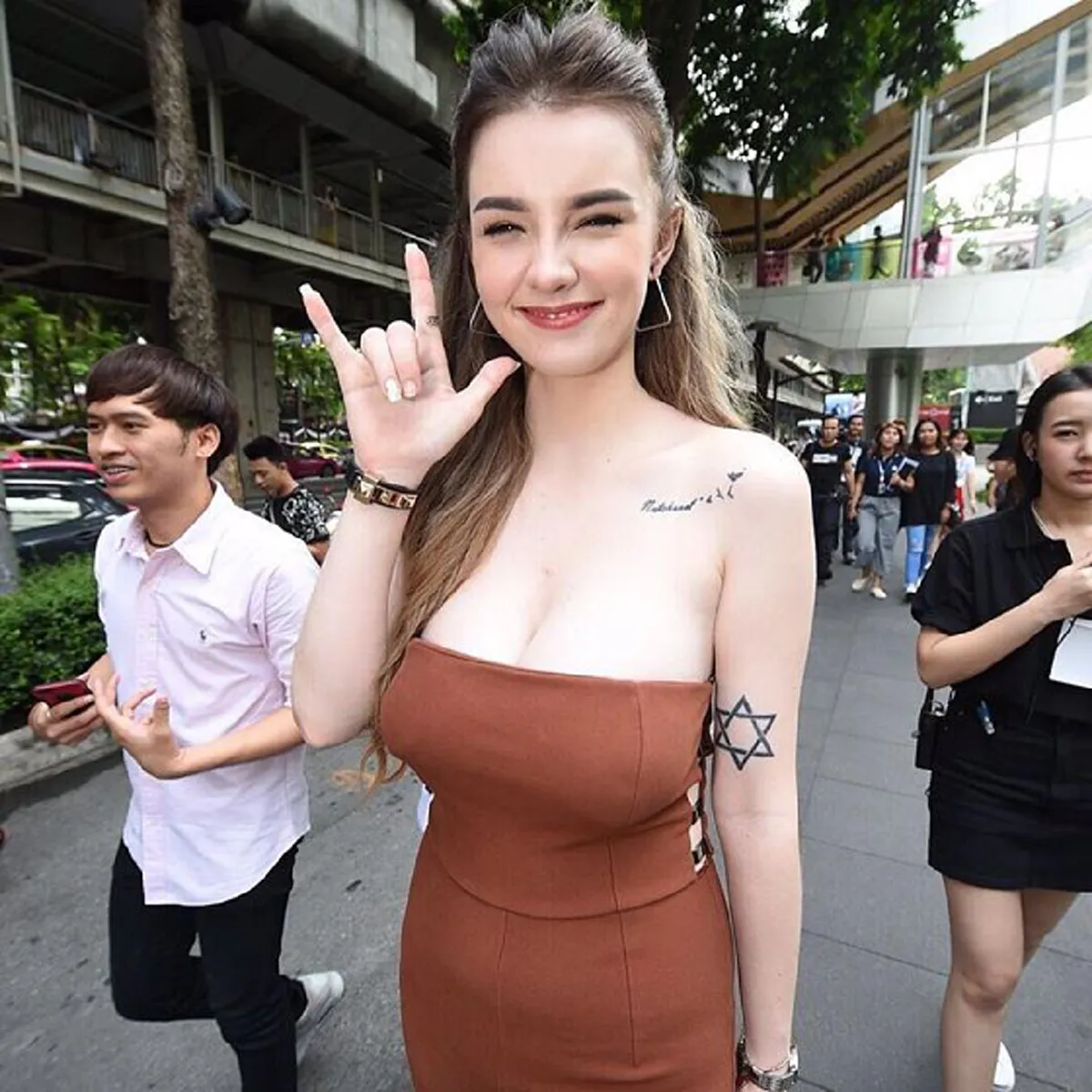 แฟนคลับช็อคตาแตก !! "เจสซี่ วาร์ด" เน็ตไอดอลคนดัง! เปลี่ยนไป๋? อ้วนลงพุง.. พุงป่องอย่างกับคนท้อง ?? (ชมภาพ)