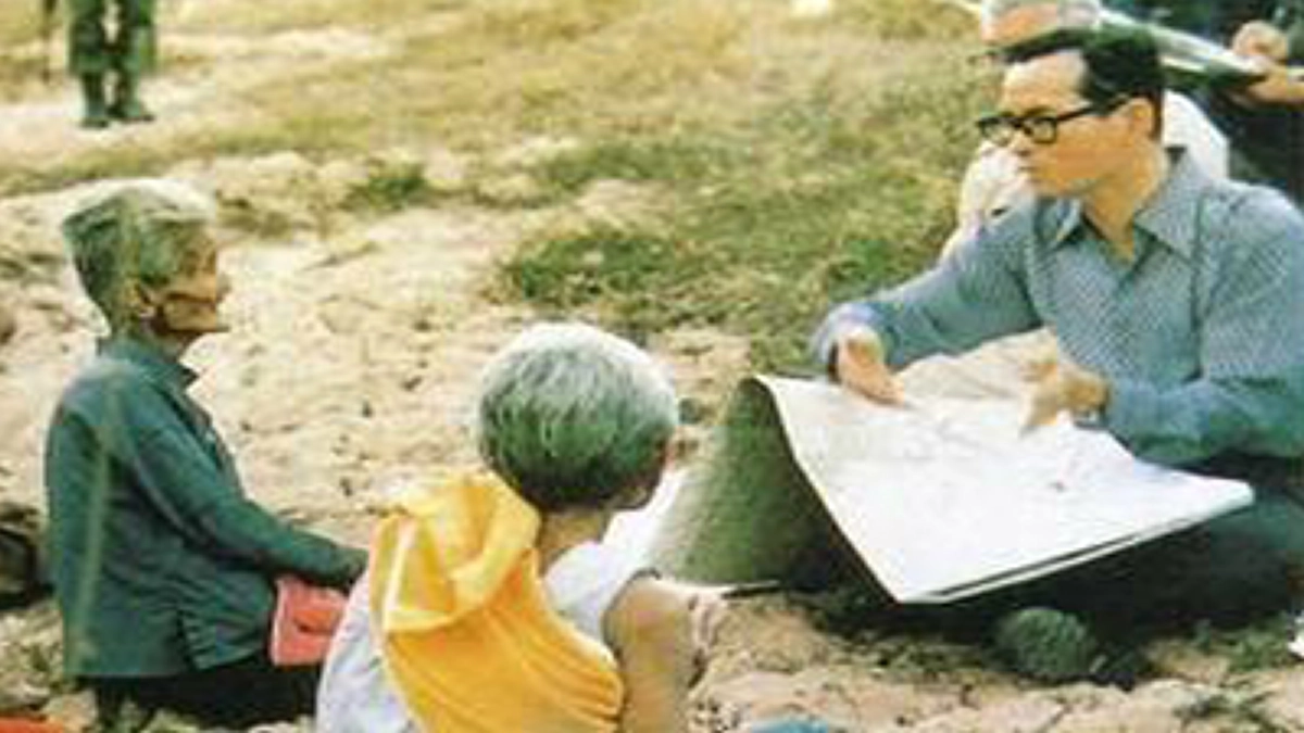 ในหลวง ร.๙ ทรงรักประชาชนจนไม่เกินจะกล่าวว่า "การรักผู้อื่นยิ่งกว่าชีวิตของตนเองนั้น...ยิ่งใหญ่อย่างไรและเพียงไหน” 