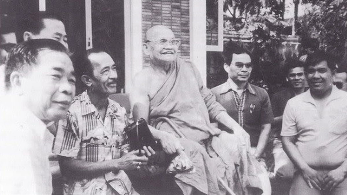 "ชาติหน้ามีจริงหรือไม่?" ถ้าบอกว่ามีจริง เชื่อก็โง่" อยากรู้ทำไมหลวงปู่ชาตอบเช่นนั้นมาอ่านดู!!!