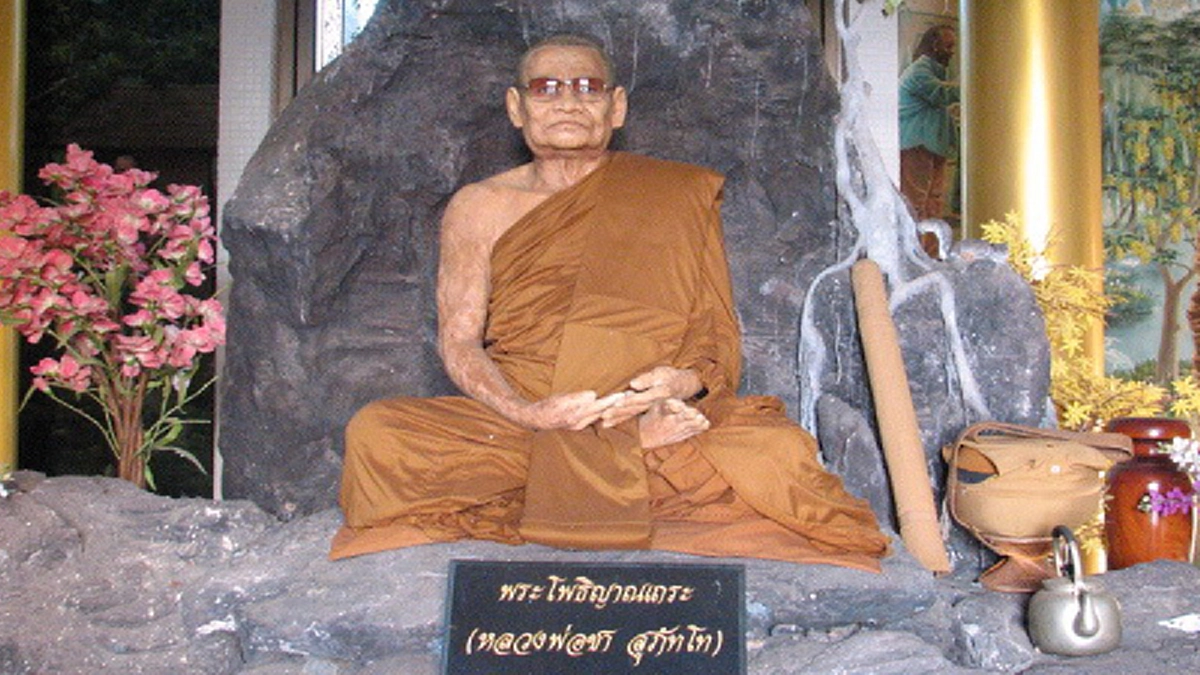 "ชาติหน้ามีจริงหรือไม่?" ถ้าบอกว่ามีจริง เชื่อก็โง่" อยากรู้ทำไมหลวงปู่ชาตอบเช่นนั้นมาอ่านดู!!!