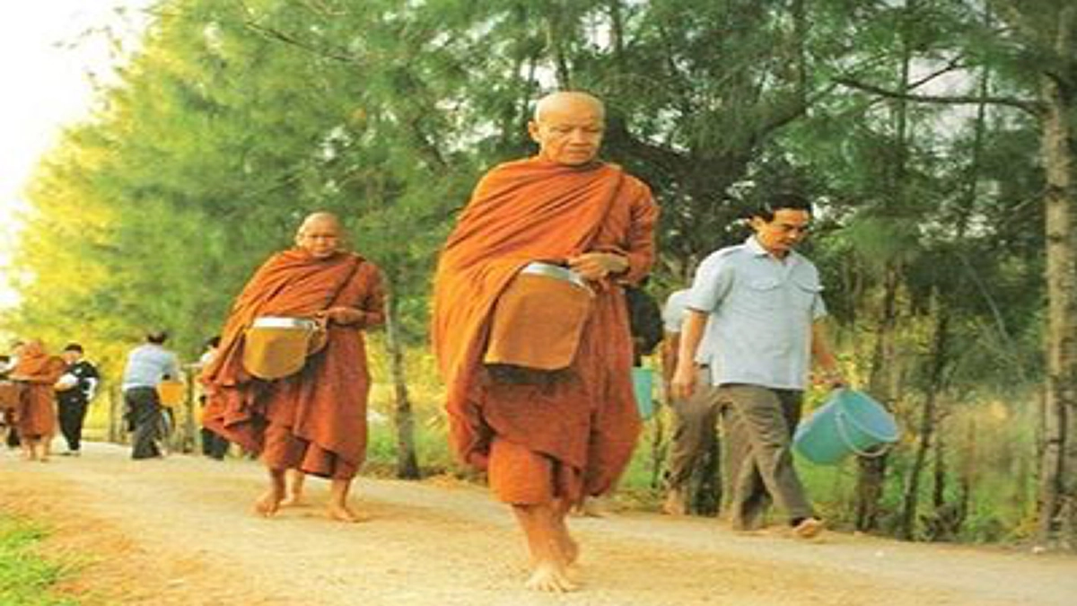 ครบ ๑๐๔ ปี ชาตกาล ๑๒ สิงหาคม รำลึกบูชาคุณ “หลวงตามหาบัว” ภิกษุที่ทำประโยชน์อันใหญ่แก่ชาติและศาสนาดั่งคำทำนายหลวงปู่มั่น