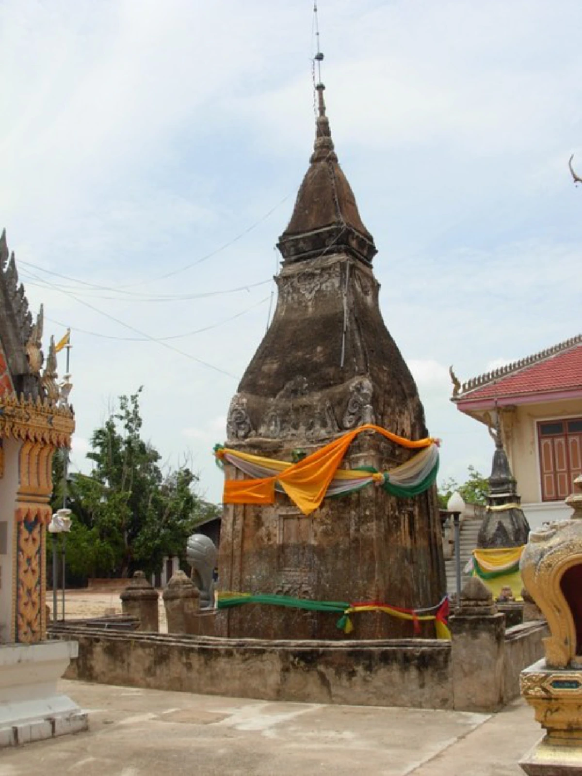 38ปียังปิติในใจชาวโคราช!! 22 เมษารำลึก ในหลวง ร.9 พระราชินี เสด็จตัดลูกนิมิต วัดหน้าพระธาตุ ปักธงชัย (มีคลิป!!หาชมยาก)