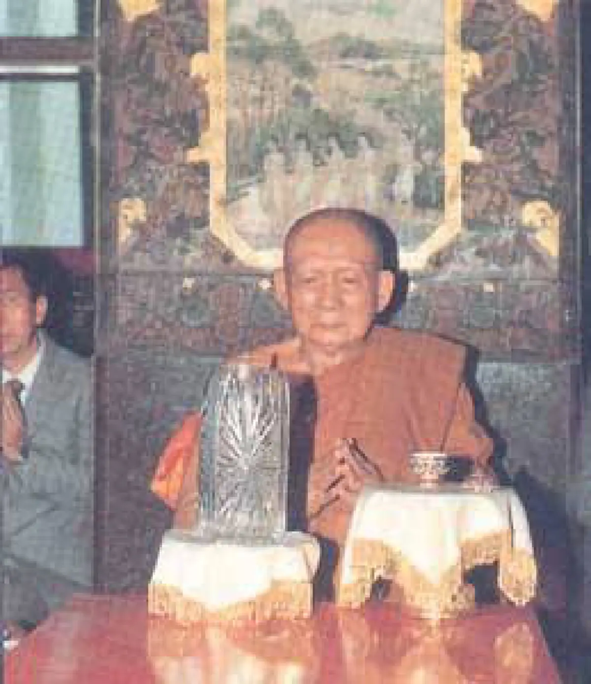 เป็นบุญตายิ่งนัก!! หาชมยาก "สมเด็จพระญาณสังวรฯ" ทรงประกอบพิธีละลายพระทนต์ "ในหลวง ร.๙" เป็นมวลสารประกอบสร้างพระ "ทนฺโต เสฏฺโฐ" !!