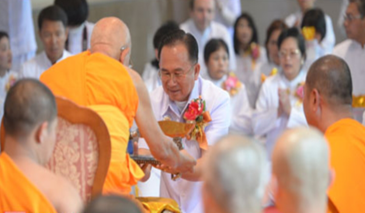 แกะคำ"อัยย์ เพชรทอง"..ธัมมชโยรับกฐินกับมือ!! จะไม่รู้จัก"ศุภชัย"ได้ยังไง? คนทั้งวัดก็รู้!!! เพราะอะไรไม่ตะขิดตะขวงใจถึงที่มาของเงิน!!!