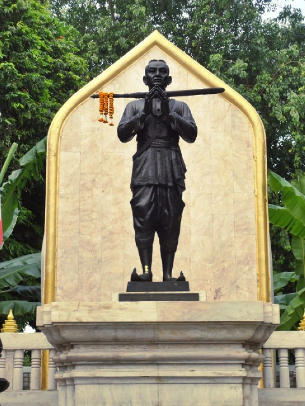 มหาบุรุษแห่งชาติไทย!! เปิดประวัติ "กรมพระราชวังบวรมหาสุรสิงหนาท" สุดยอดขุนพลคู่พระทัย "สมเด็จพระเจ้าตากสินฯและพระบาทสมเด็จพระพุทธยอดฟ้าฯ" !!