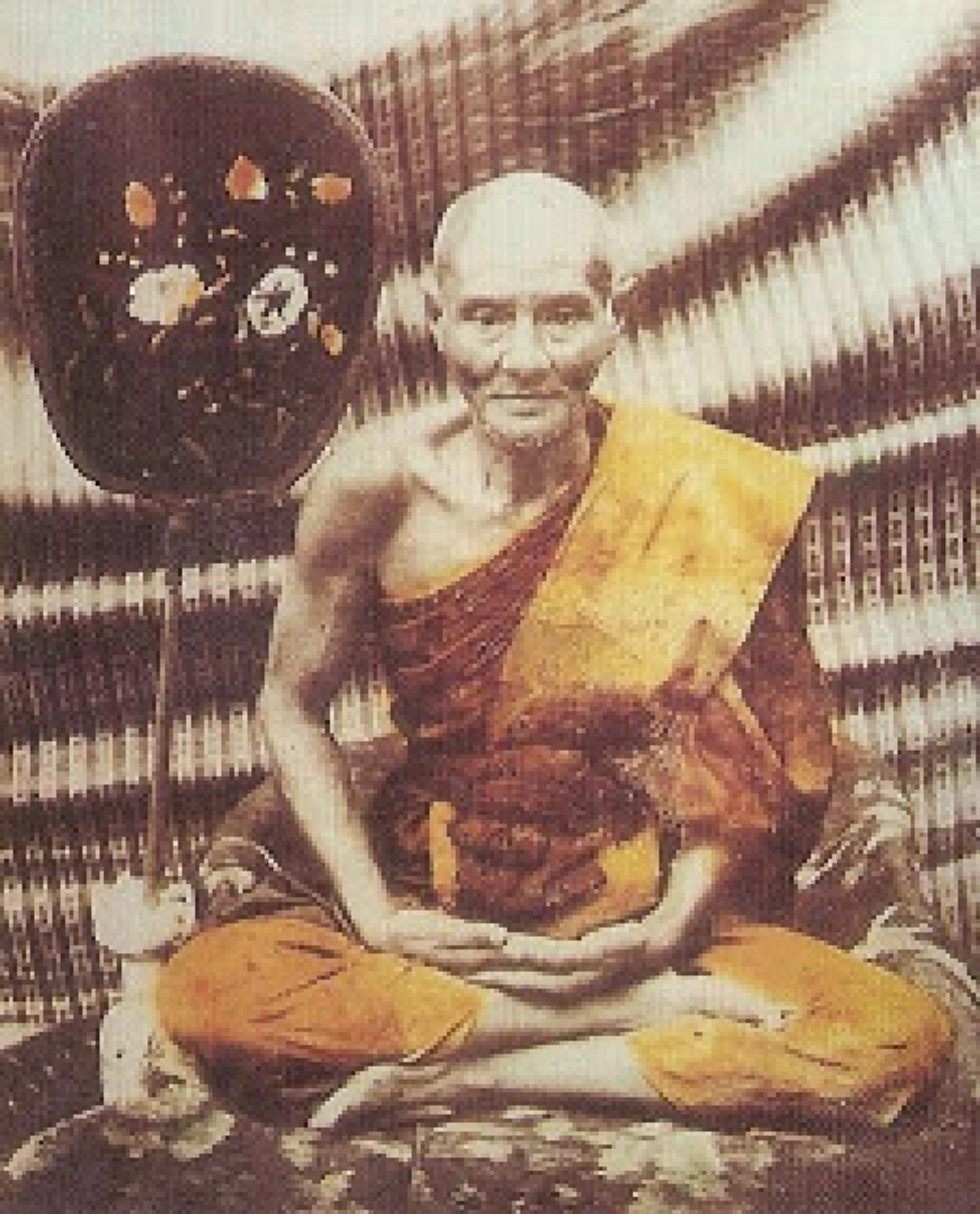 อิทธิปาฏิหาริย์..พระอาจารย์องค์ที่๓ เสด็จเตี่ย "หลวงปู่ยิ้ม วัดหนองบัว"มีดหมอลอยทวนน้ำ จนเสด็จเตี่ยต้องขอขมา แม้สรีระยังเผาไม่ไหม้