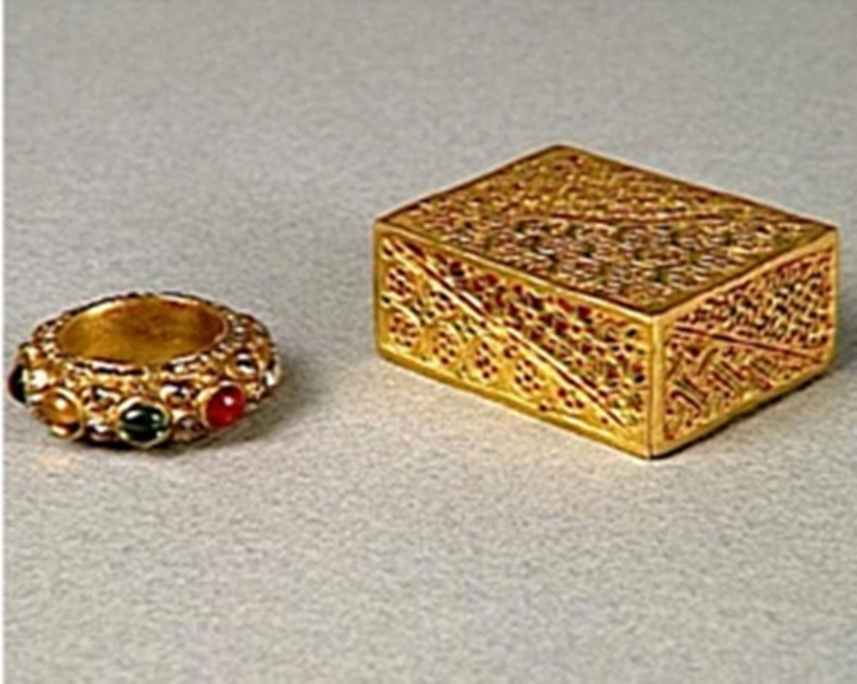 พระกรุณาธิคุณใน ร.4 !!! เผยภาพเครื่องมงคลราชบรรณาการที่นำไปถวาย "พระเจ้านโปเลียนที่ 3" เพื่อเชื่อมสัมพันธไมตรี ระหว่าง ฝรั่งเศสกับชาวสยาม !!