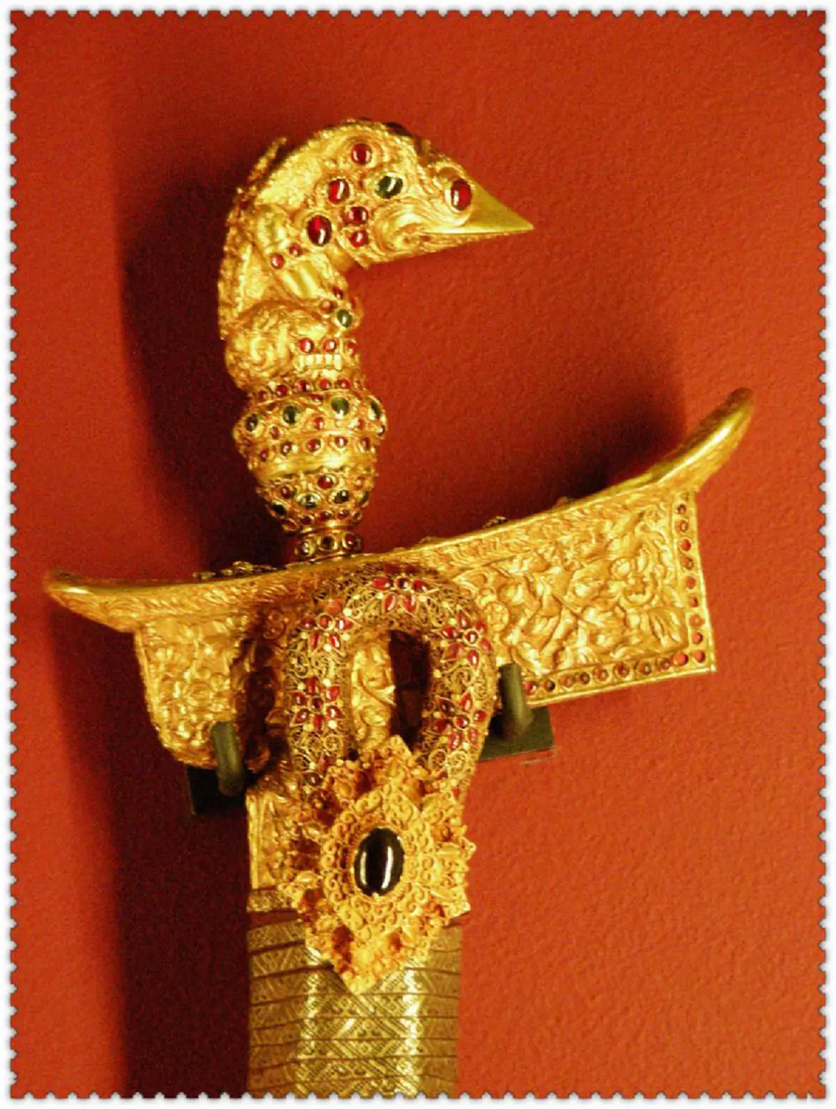 พระกรุณาธิคุณใน ร.4 !!! เผยภาพเครื่องมงคลราชบรรณาการที่นำไปถวาย "พระเจ้านโปเลียนที่ 3" เพื่อเชื่อมสัมพันธไมตรี ระหว่าง ฝรั่งเศสกับชาวสยาม !!