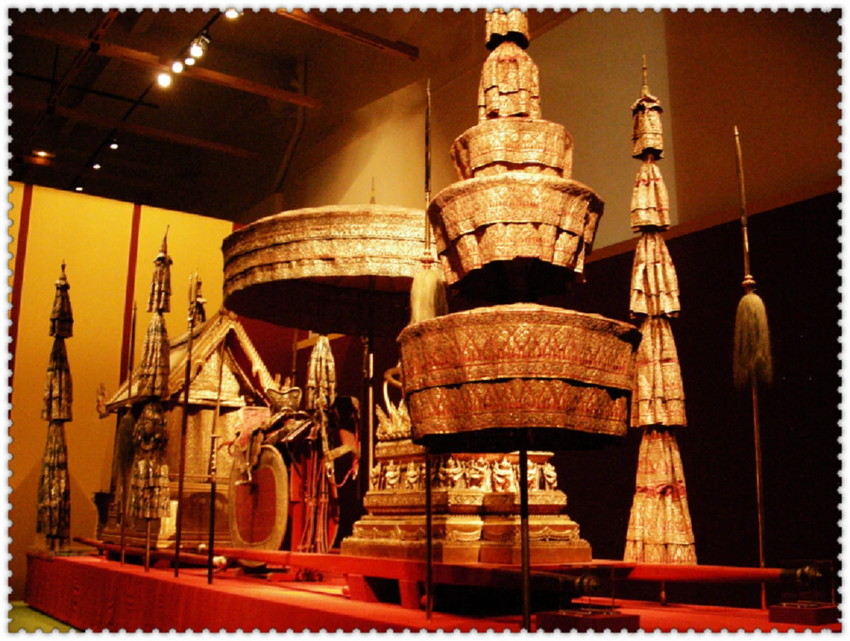 พระกรุณาธิคุณใน ร.4 !!! เผยภาพเครื่องมงคลราชบรรณาการที่นำไปถวาย "พระเจ้านโปเลียนที่ 3" เพื่อเชื่อมสัมพันธไมตรี ระหว่าง ฝรั่งเศสกับชาวสยาม !!