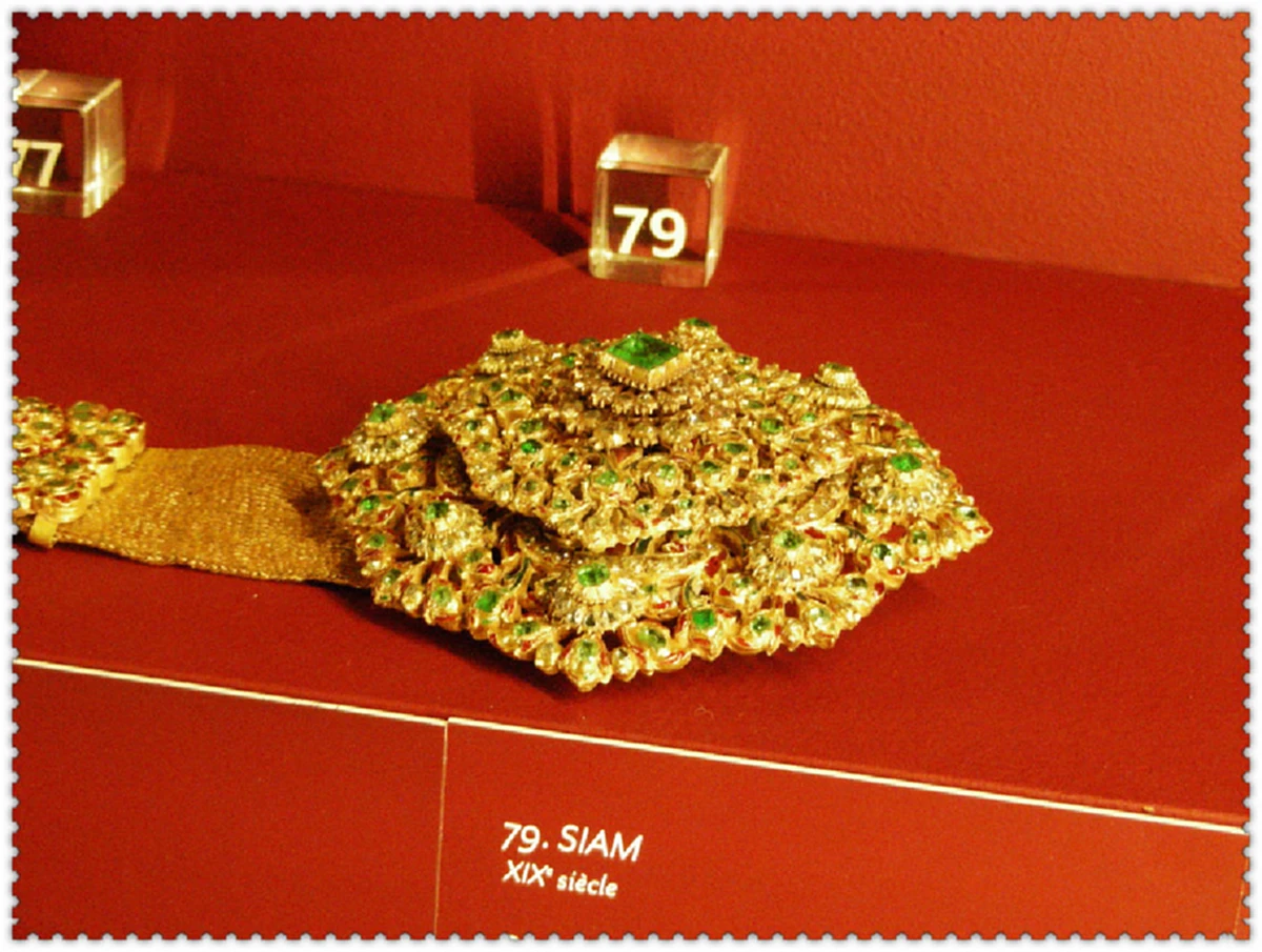 พระกรุณาธิคุณใน ร.4 !!! เผยภาพเครื่องมงคลราชบรรณาการที่นำไปถวาย "พระเจ้านโปเลียนที่ 3" เพื่อเชื่อมสัมพันธไมตรี ระหว่าง ฝรั่งเศสกับชาวสยาม !!