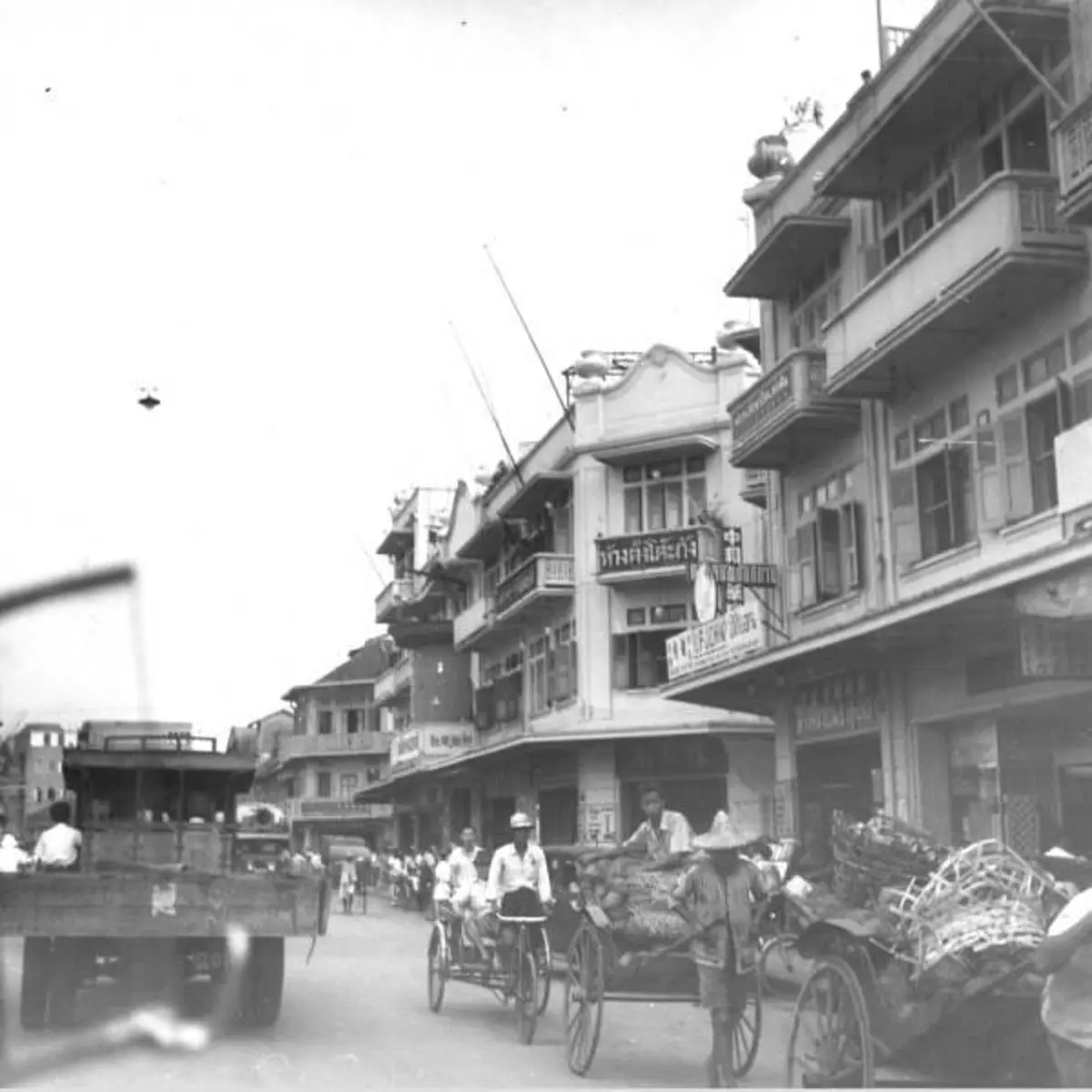 ภาพหาดูยาก!! ย้อนอดีต "เมืองบางกอก"  เมื่อ 60ปี ก่อน มีความคลาสสิค วิถีชีวิตหนุ่มสาวชาวสยามในอดีต #ภาพเยอะมาก