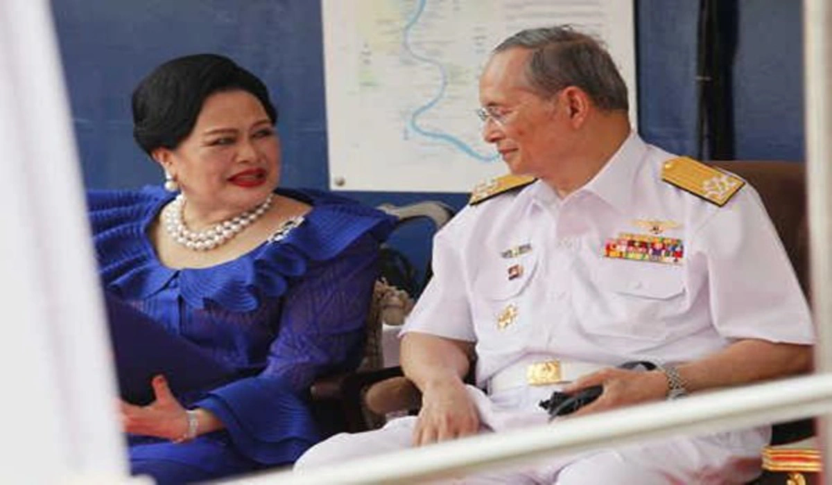 ในหลวงทรงกริ้วเรา!!! เผยเรื่องเล่าจาก "พระราชินี" ที่ครั้งหนึ่งเคยถูก "ในหลวง ร.9" ทรงกริ้ว ขณะตามเสด็จเยี่ยมราษฎร #อ่านแล้วต้องยิ้มตาม