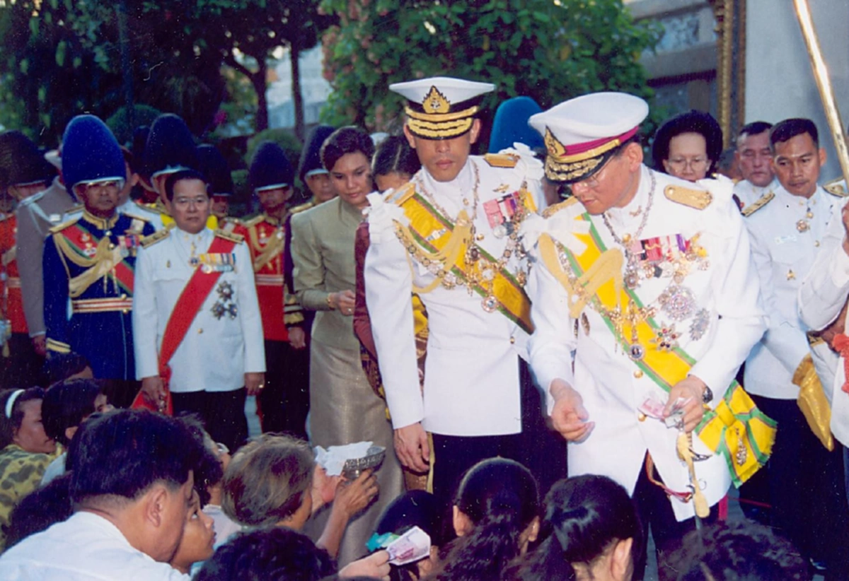 ไม่มีที่ไหนอีกแล้วในโลก!! ราษฎรถวายเงินให้กับพระเจ้าแผ่นดิน ร่วมทำบุญบูรณะปฏิสังขรณ์ "วัดพระแก้ว" นับว่าเป็นบุญของคนไทยอย่างที่สุด