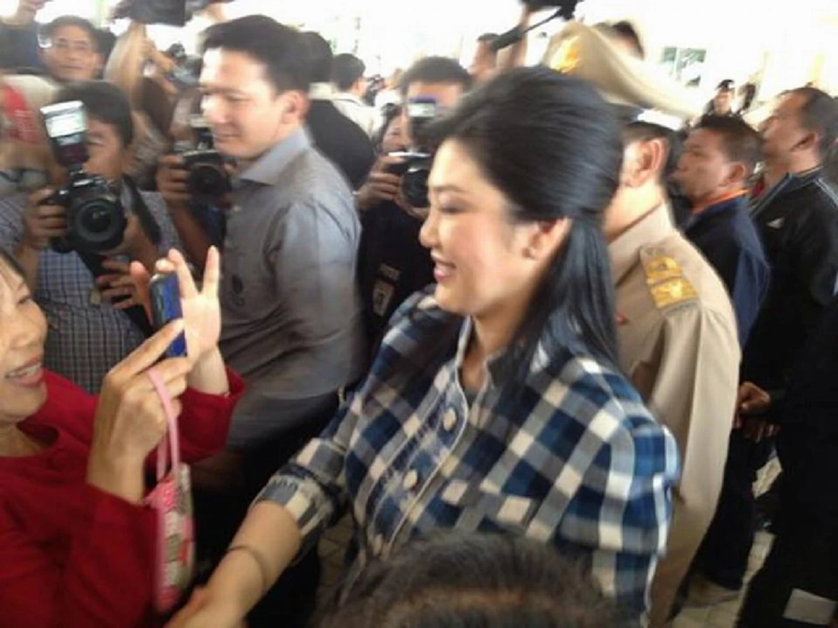 สักทางตำรวจหรือารักขา?? แฉด้วยภาพ!! "พ.ต.อ.วทัญญู"ตำรวจอารักขา"ยิ่งลักษณ์" โผล่ติดตามยิ่งลักษณ์เหมือนเงาตามเดิม หลังถูกคำสั่งย้าย!! ไม่แปลกท