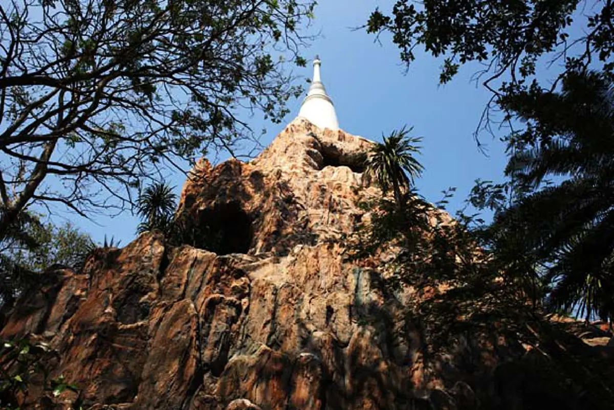 ดินแดนอาถรรพ์!! ตำนาน "วัวทอง" สิ่งศักดิ์สิทธิ์ แห่งยอดเขาสารพัดดี วัดไกลกังวล เผย..วันดีคืนดีจะออกมาเดินร่วมกับฝูงวัวบ้านให้เห็นเป็นบุญตา!!