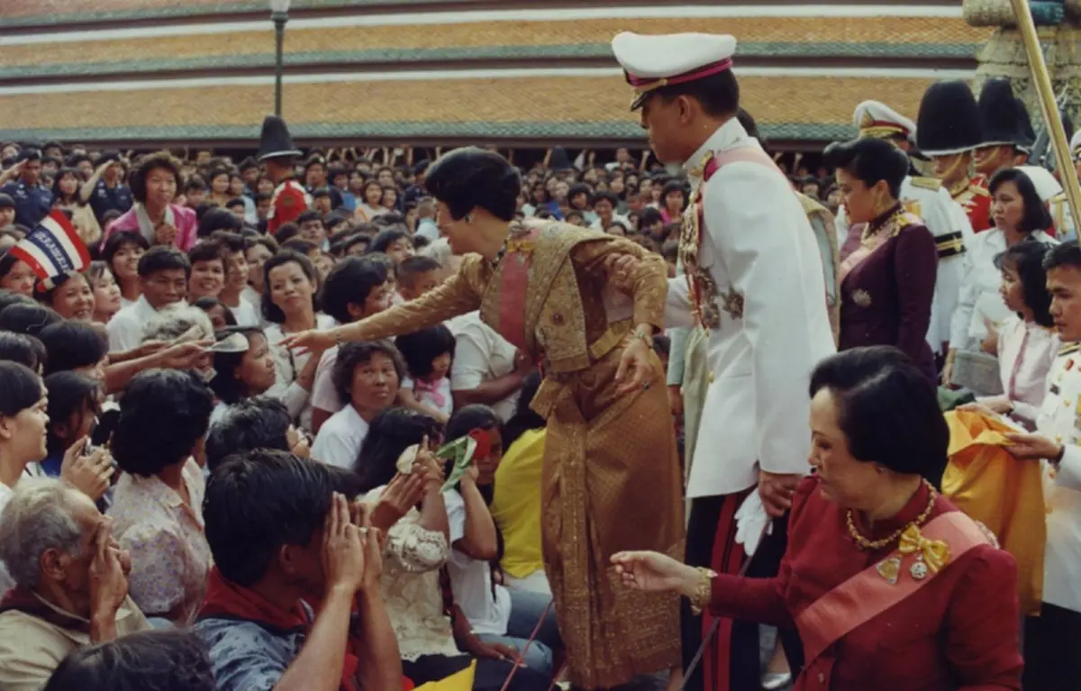 ไม่มีที่ไหนอีกแล้วในโลก!! ราษฎรถวายเงินให้กับพระเจ้าแผ่นดิน ร่วมทำบุญบูรณะปฏิสังขรณ์ "วัดพระแก้ว" นับว่าเป็นบุญของคนไทยอย่างที่สุด