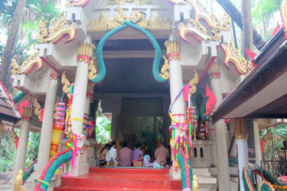 ศาลป่าคำชะโนด