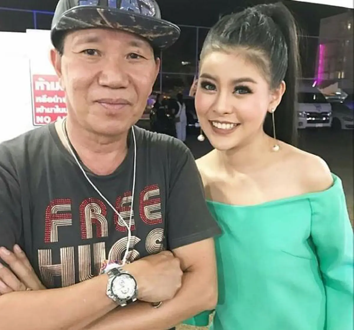 เห็นแล้วมีเสียว!!! เปิดภาพลูกสาว “เจ้าพ่อเพลงแหล่ชื่อดัง” นับวันยิ่งโตยิ่งแซ่บ ล่าสุด งัดอึ๋มถ่ายแบบสุดสยิวครั้งแรก! เซ็กซี่ไม่เบา!! (ชมภาพ)
