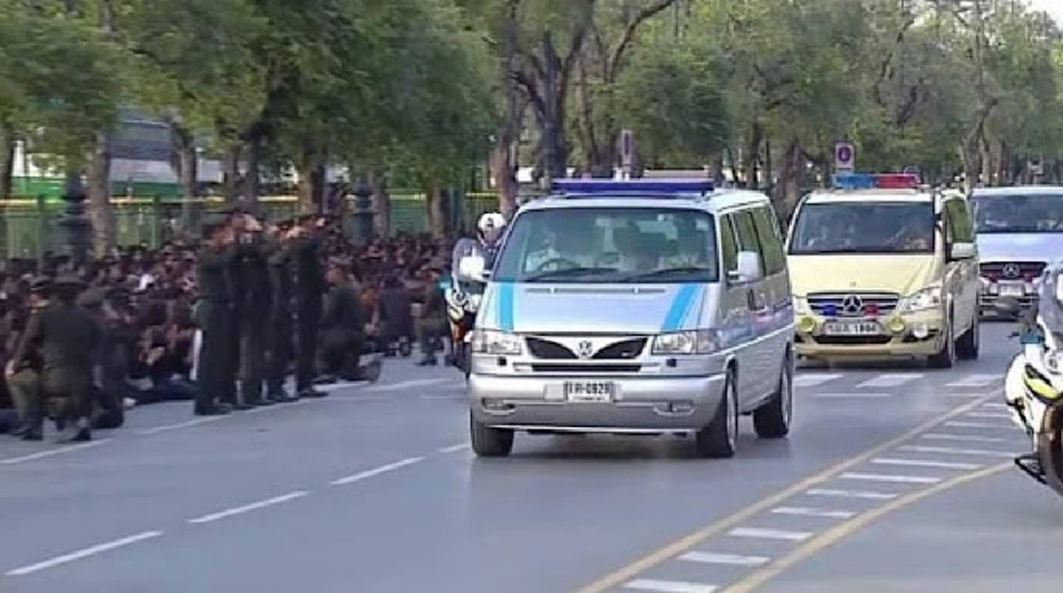 ทุกคันงามสง่ามาก!!! เปิดภาพรถยนต์พระที่นั่งของ "ในหลวง ร.๙ " ที่บางคันน้อยคนจะได้ยลโฉมพร้อมรายละเอียด