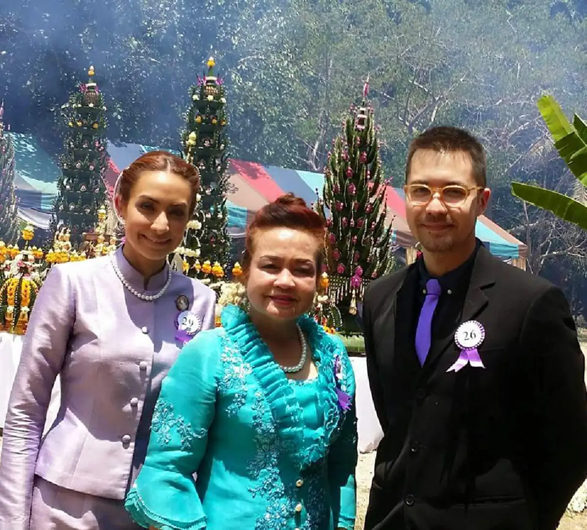 เขาเป็นใครนะคะ!? "แคท" โพสต์ภาพร่วม "มารีญา" ตอนเด็ก! แต่ชาวเน็ตหลุดโฟกัส!? จ้องหนุ่มหล่อที่อยู่ข้างๆ หล่อบาดใจพระเอกยังอาย!! (ภาพ)