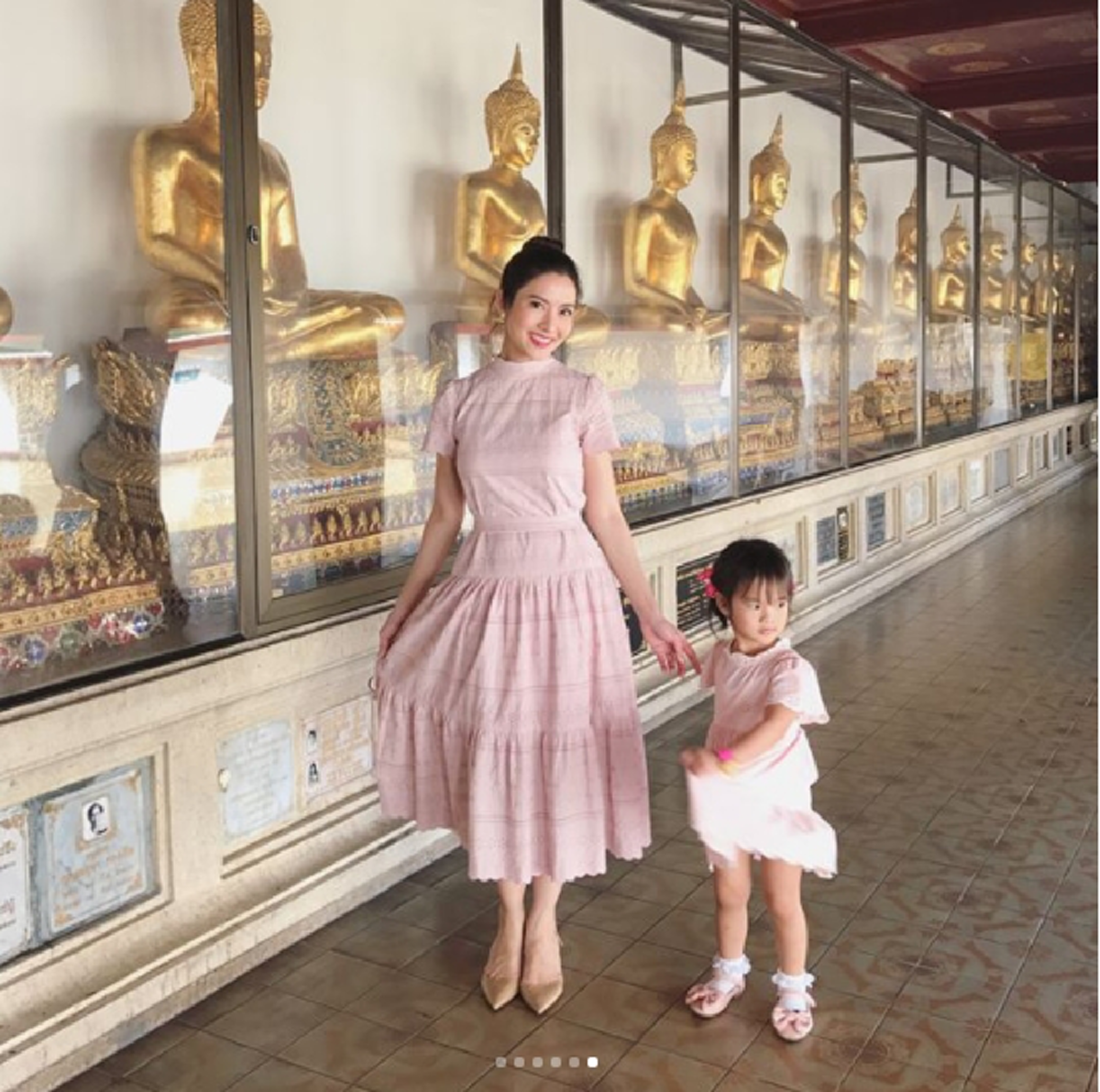 สวยทั้งคุณแม่คุณลูก!! "แอฟ" พา "น้องปีใหม่" ทำบุญเลี้ยงพระ ในวันเกิดครบ 3 ขวบ พร้อมขอบคุณทุกคำอวยพรของทุกท่าน #น่าเอ็นดู