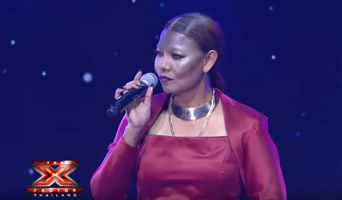 แม่ขอโทษลูก!! เกิดอะไรขึ้น!"แม่จัน" ร้องเพลงบนเวที จู่ๆ ลืมเนื้อร้อง!? ปล่อยดนตรีบรรเลงจนจบ! ทำเอางงทั้งสตูฯ !! (คลิป)