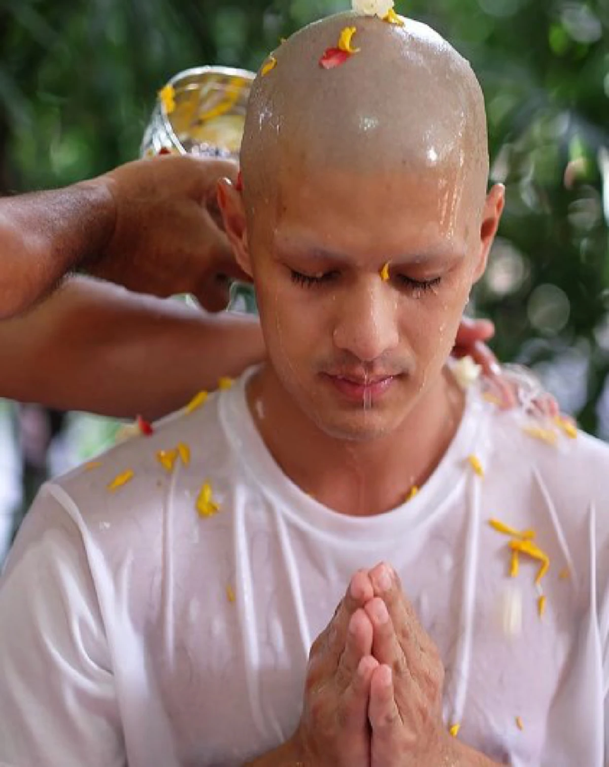อนุโมทนาบุญ!!! "พระเอกหนุ่มชื่อดัง" ช่องมากสี เข้าอุปสมบทใต้ร่มกาสาวพัสตร์ เหล่าคนบันเทิงแห่ร่วมงานกันอย่างคับคั่ง ! (ชมคลิป)