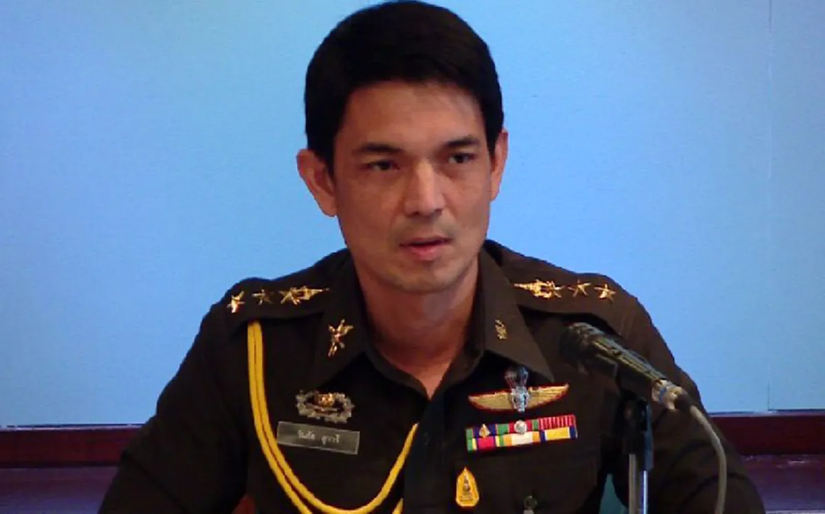 สื่อนอกตีข่าว  อ้างคนใน คสช. เผย “ทักษิณ” ตัวการ พา “ยิ่งลักษณ์” หนีศาล แจงเส้นทางละเอียดยิบ  ด้าน โฆษก คสช. โต้ไม่มีส่วนรู้เห็นกับการหนี