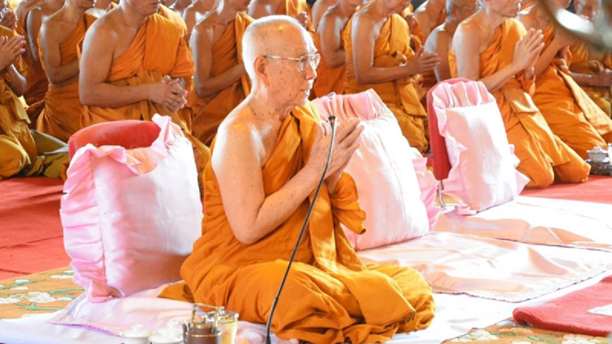 พระแท้ที่ทุกคนกราบได้สนิทใจ ได้เกิดปาฏิหาริย์ให้พบเห็นแล้ว แม้ภาพถ่ายอยู่ในกองไฟยังไม่ไหม้!!!