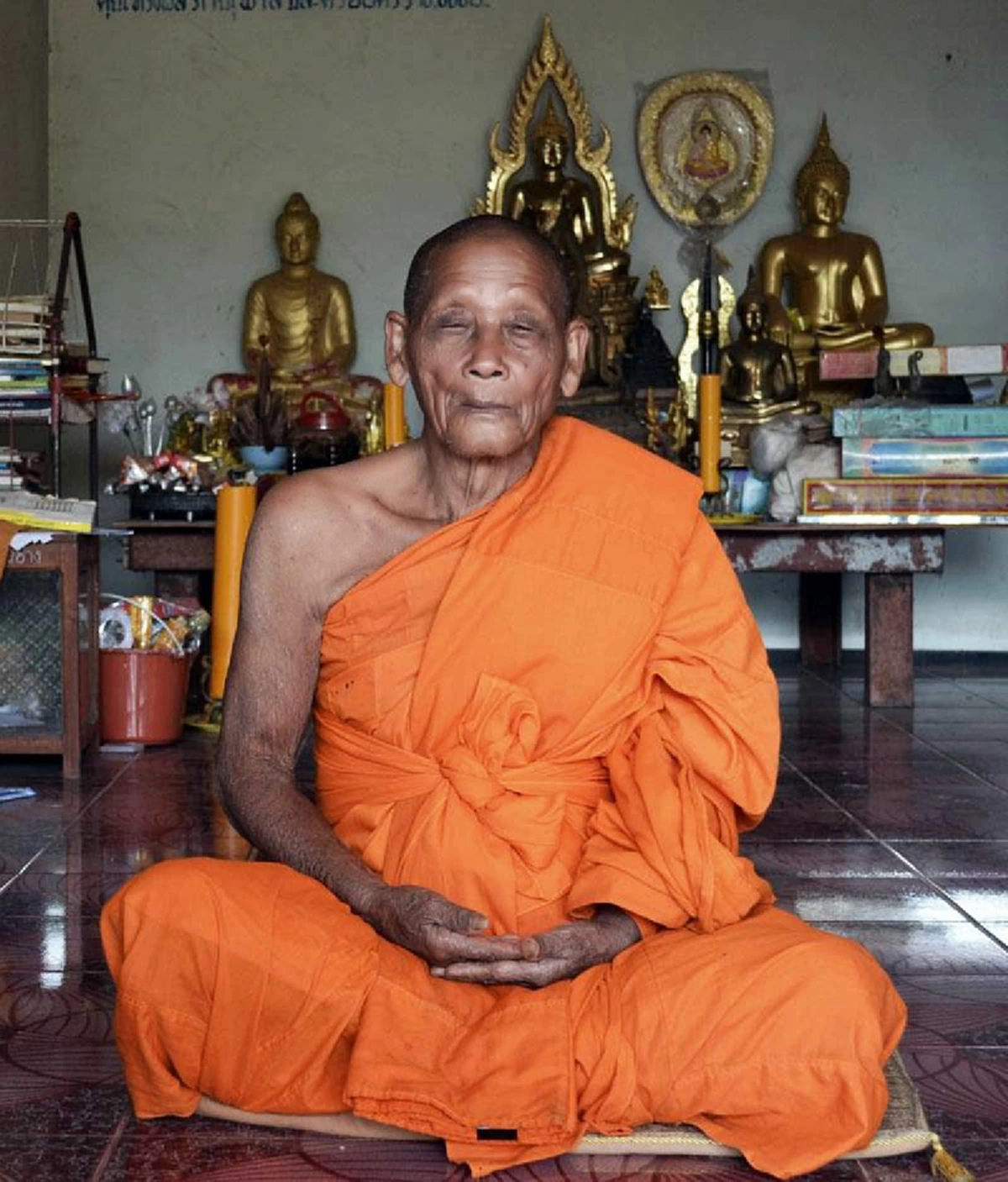 "เขี้ยวพญานาค" เจ้าแห่งศาสตร์พญานาคา "หลวงปู่จันทร์" ผู้มีจิตผูกพันกับเหล่าพญานาค ให้โชคลาภ มั่งมี ศรีสุข แคล้วคลาด ปลอดภัย..