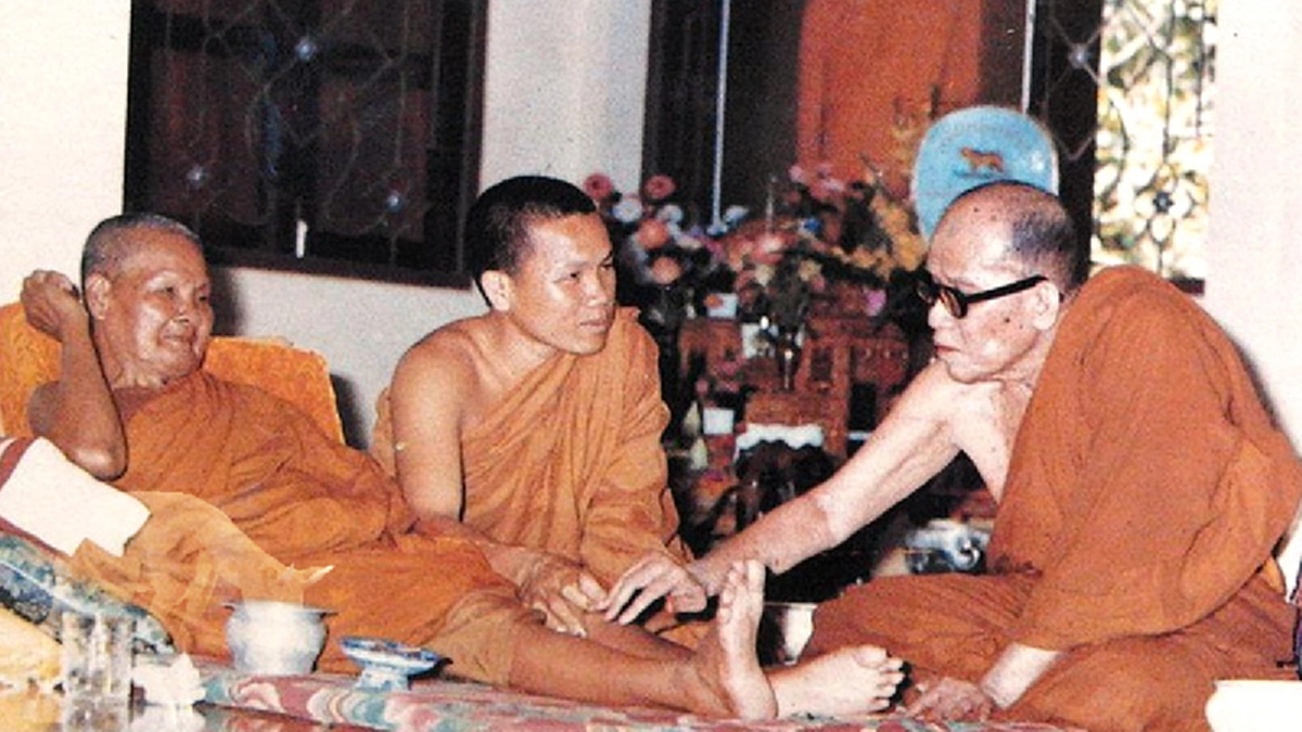 ภพชาติมีจริง!! กว่าจะมาเป็น “หลวงปู่ชอบ" พระกรรมฐานรูปสำคัญของเมืองไทยในชาตินี้ เคยเกิดเป็นเดรัจฉานมาสารพัดอย่างแล้ว #บันทึกระลึกชาติ