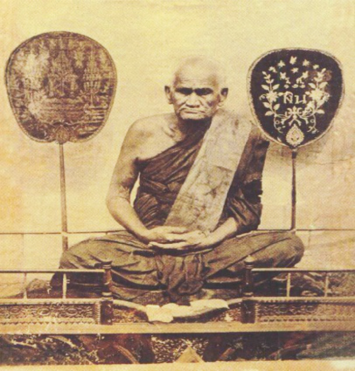 อัศจรรย์ยิ่งนัก!! หลวงพ่อเงิน  ใช้มนต์ "เสกกะลาครอบช้างทั้งฝูง" เมื่อควานช้าง คิดลองวิชากับท่าน เอามีดพร้าถากเสาศาลา นำไปเป็นฟืนหุงข้าว!!