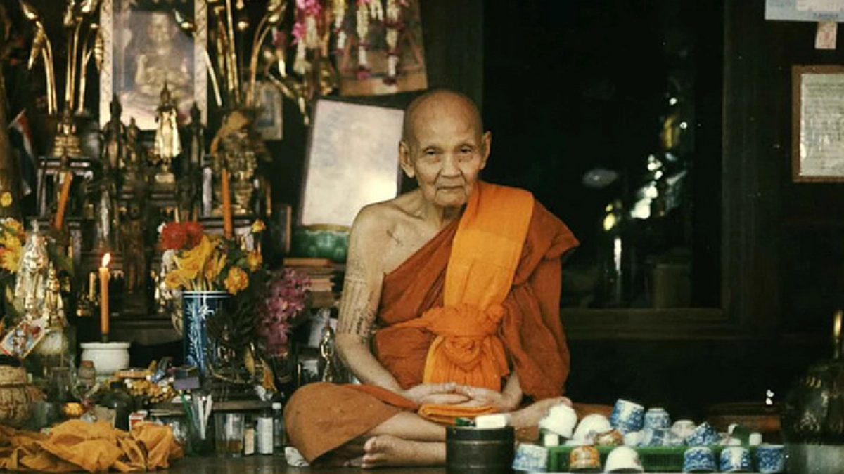 "เผยเคล็ดลับ และสุดยอดคาถาเด็ด!!! ที่ใช้ในพิธีกรรมการปลุกเสกอธิษฐานของหลวงปู่ดู่ พรหมปัญโญ..."