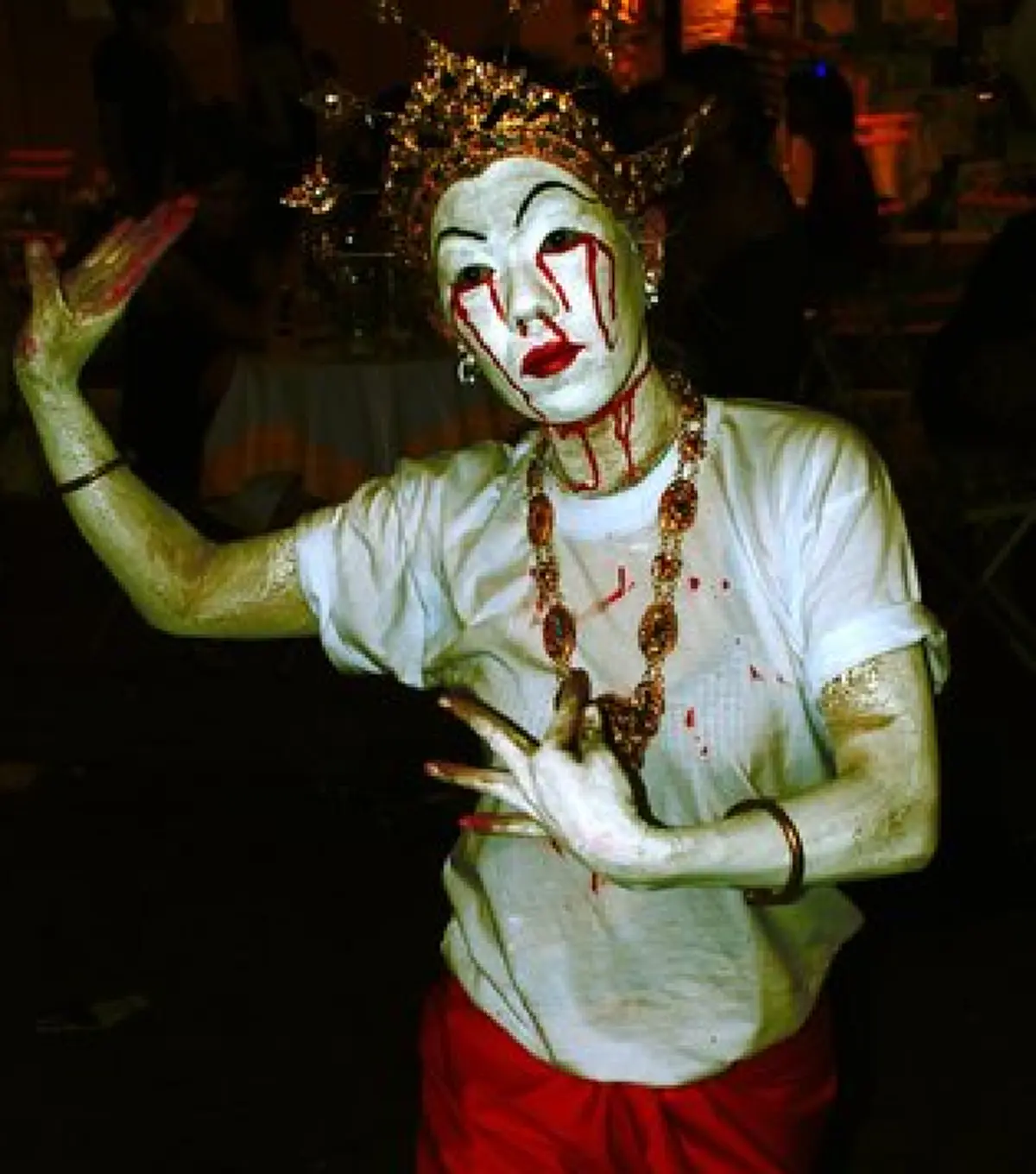 หลอนเป็นที่สุด เรื่องจริงที่น่ากลัว!!! อาถรรพ์วิญญาณครูนาฏศิลป์ ห้อยหัวรำอย่างงดงาม "รำสวยพอไหม" บอกได้คำเดียว สลบคาที่เลย!!!