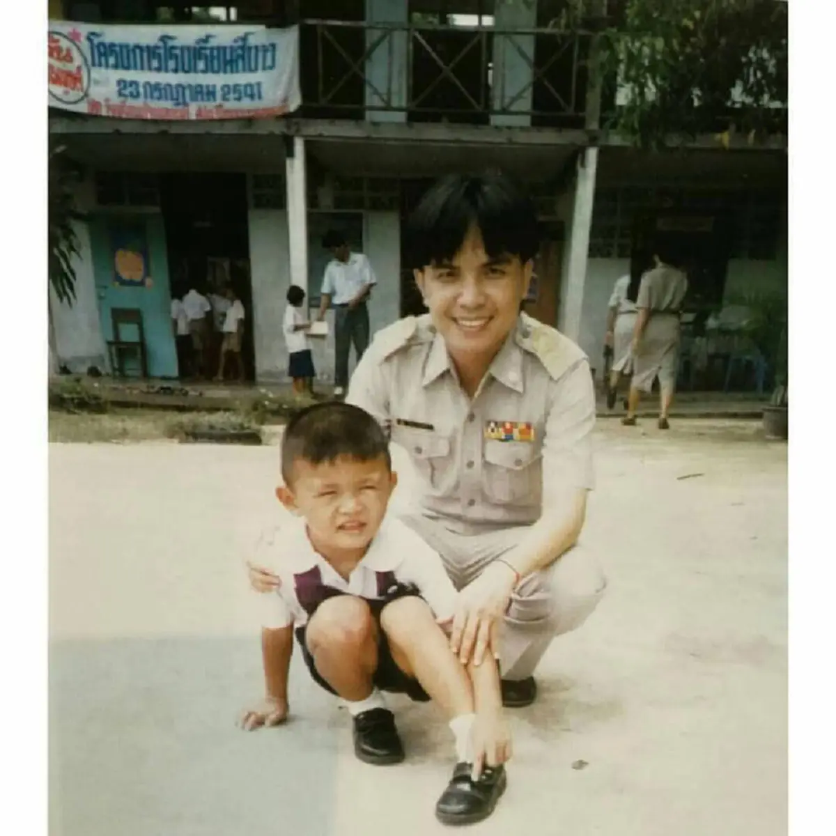 น้อยคนจะเคยเห็น!!! ส่องภาพวัยหนุ่ม  “ครูสลา คุณวุฒิ”  สมัยรับราชการใหม่ๆ  บอกหล่อไม่ธรรมดา ?? (ชมภาพ)