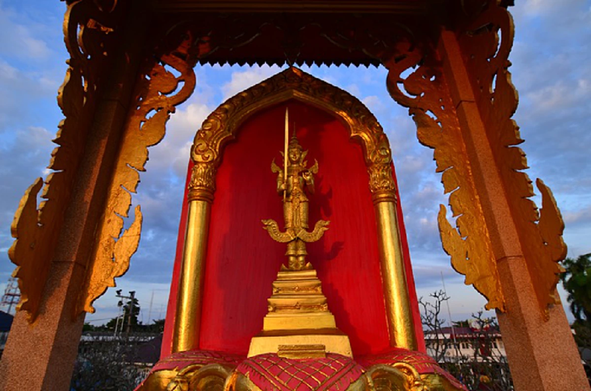 จอมเทวดาผู้ยิ่งใหญ่!! เคล็ดบูชา "พระสยามเทวาธิราช"ผู้ที่สวดบูชาเป็นประจำจะเป็นสิริมงคล แก่ตนเองและครอบครัวยิ่งนัก(มีคลิป)