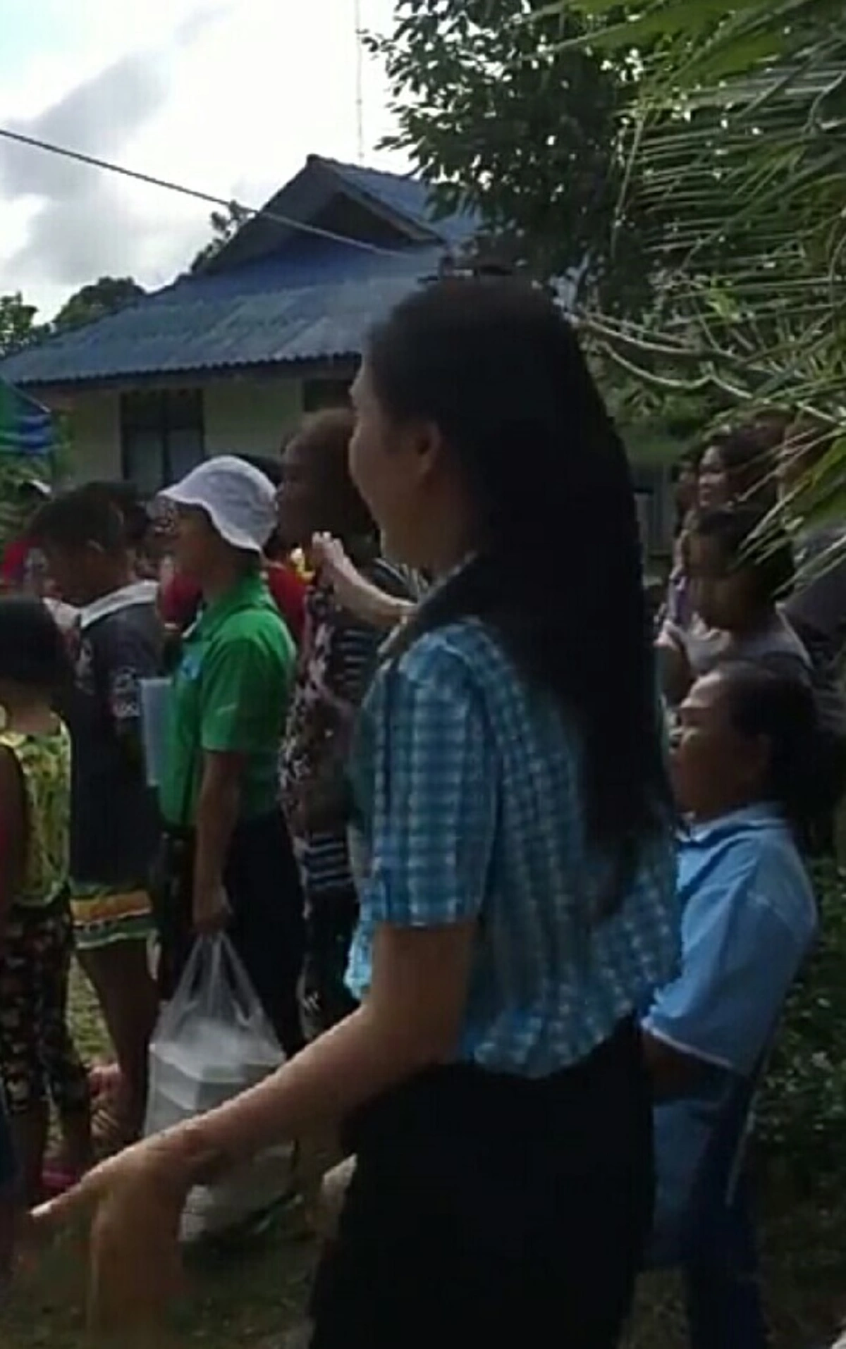 ครูเต้นให้นักเรียนดู