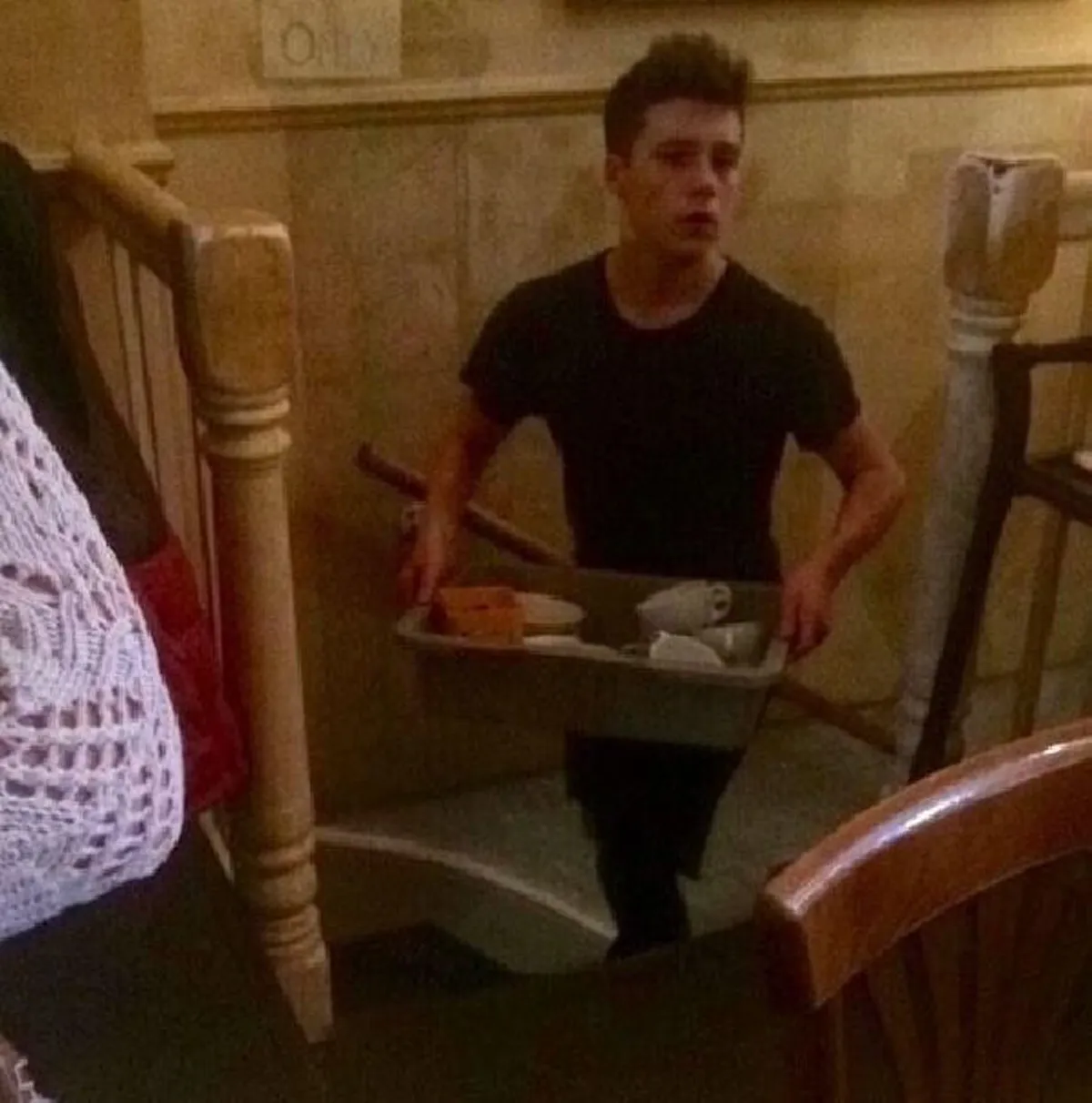 โมเม้นท์อย่างนี้ก็มี!!"พล.ท.นันทเดช"ห่วงลูกหลานไทยจะกลายพันธุ์ย้อนเล่าชีวิตบรู๊คลินในวันที่พ่อ(เดวิด)คนดังสอนใช้ชีวิตจนต้องไปเป็นเด็กเสิร์ฟ?