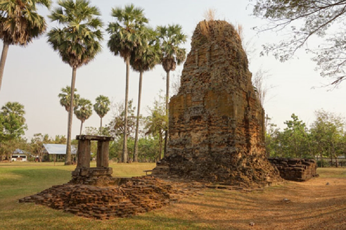 ตำนาน "ปราสาทภูมิโปน" !!! ปราสาทหินที่เก่าแก่ที่สุดในประเทศไทย !!! เปิดประวัติ "พระนางนมใหญ่" กับ "ต้นลำเจียกต้องมนต์" ที่ไม่เคยออกดอก !!!