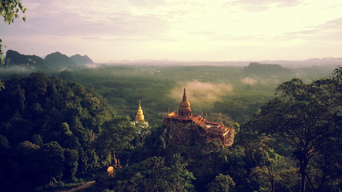 สุดอัศจรรย์ ! “อุทยานธรรมเขานาในหลวง” สถานที่ปฏิบัติธรรมที่ลือชื่อ เรื่องความงาม พร้อมสัมผัสทะเลหมอก ณ เจดีย์ลอยฟ้า