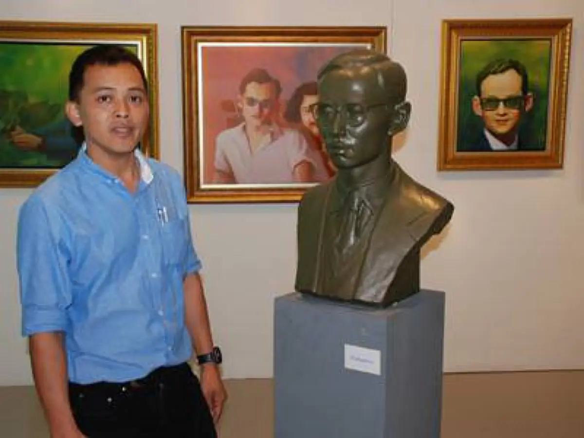 ดูสดชื่นขึ้นเยอะเลย"พี่ตูน" !! "ตูน บอดี้สเเลม" รับมอบ "รูปปั้น" ให้กำลังใจจากมือ "อ.เกียร์" ...พร้อมโพสต์ขอบคุณสุดซึ้ง..."รัก" !!  (ชมภาพ)