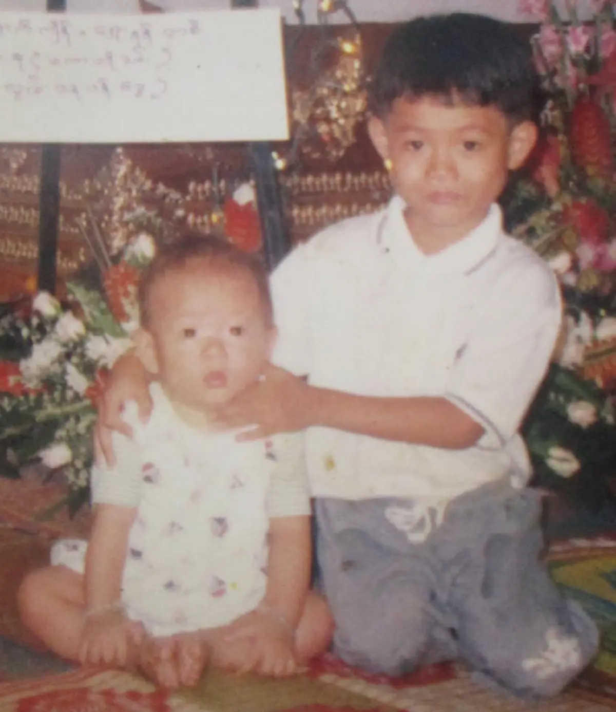 *ฮีโร่ตัวจริง!!! ส่องภาพชีวิต "โค้ชเอก" ผู้อยู่เบื้องหลังและเคียงข้าง "ทีมหมูป่า" ที่สละได้ทุกอย่าง เพื่อให้น้องรอด!!!