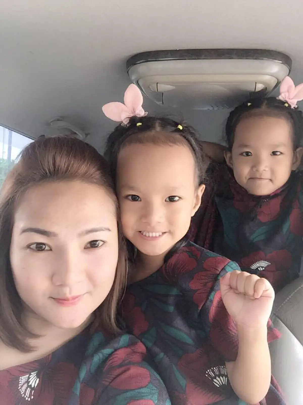 เธอนั้นมีลูกแฝด ต้องทุ่มเวลาในการเลี้ยงดูทำให้ตลอดระยะ  7 ปี ที่เลี้ยงดูลูกแฝดไม่เคยดูแลตัวเอง ปล่อยจนโทรม