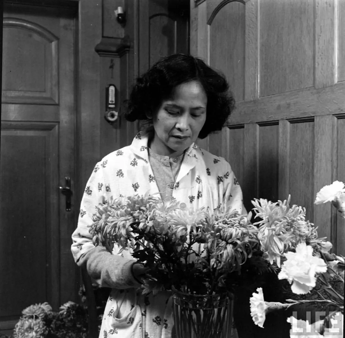 เป็นบุญตา!! เผยพระบรมฉายาลักษณ์หาชมยาก ในหลวง ร.9 ครั้งมีพระชนม์ได้22พรรษา สมเด็จพระราชินีทรงงดงาม สมเด็จย่า/พระพี่นางในพระอิริยาบถสบายๆ