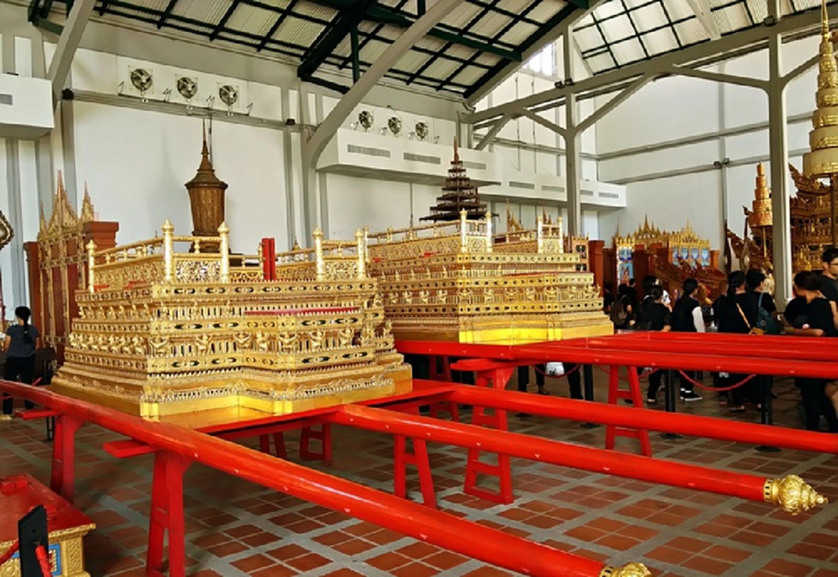 น้ำตาท่วมแผ่นดิน!! เผยที่มา "พระยานมาศสามลำคาน" ที่ใช้อันเชิญพระบรมศพ พ่อหลวงรัชกาลที่ ๙ ในวันงานพระราชพิธีถวายพระเพลิงพระบรมศพ (ชมคลิป) !!