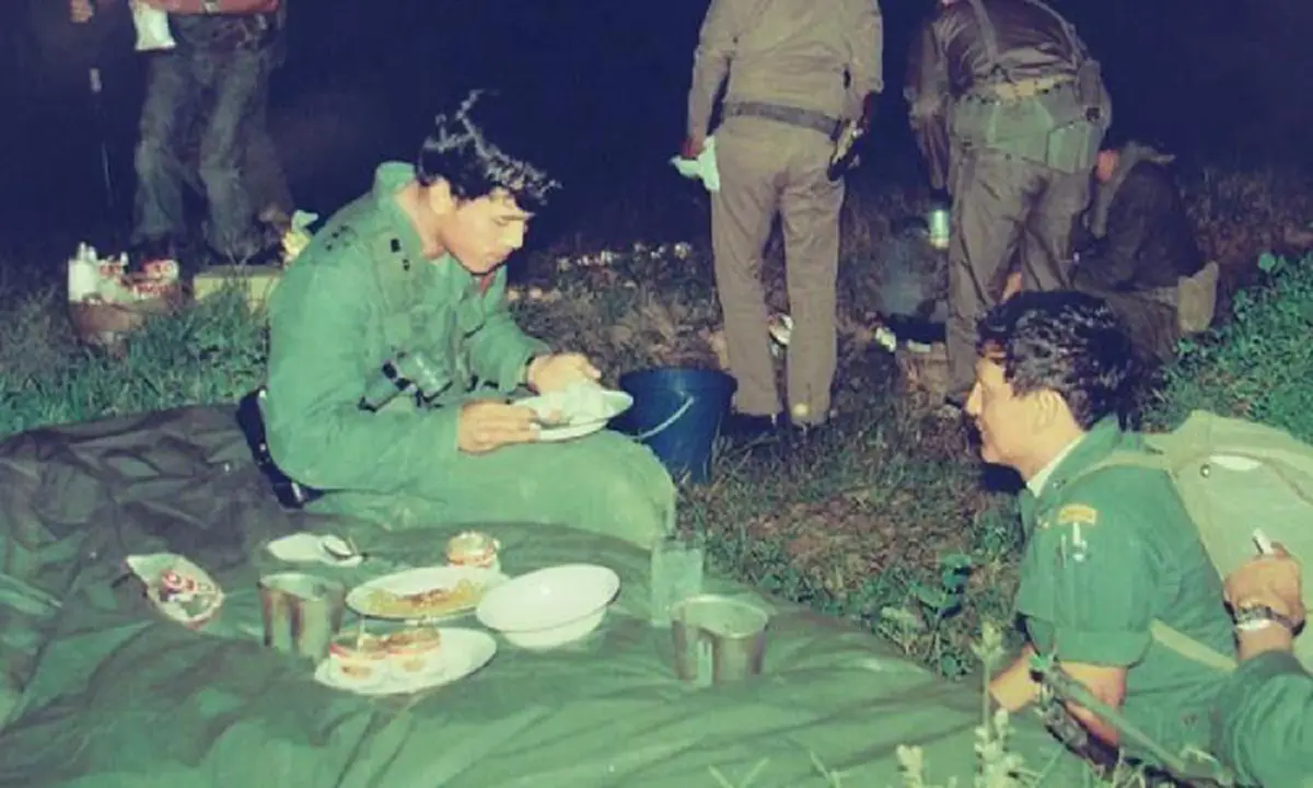 "ฉันต้องไปเพราะเป็นหน้าที่ของทหาร" เผยเรื่องราวกลางสมรภูมิรบของ "ในหลวง ร.๑๐" ณ บ้านหมากแข้ง ทรงกล้าหาญจนได้ชื่อ "กษัตริย์ยอดนักรบ"