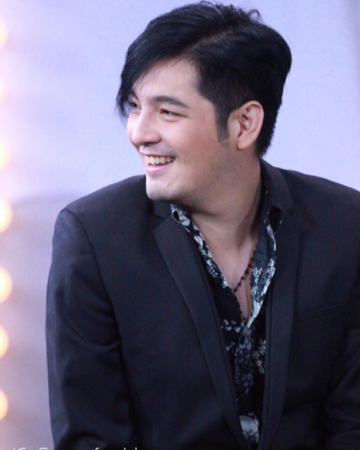 ขวัญใจมหาชนสุดๆ!!! เมื่อ "ศรราม" โพสต์ภาพนั่งกินข้าวกับพื้น หน้าร้านสะดวกซื้อ แฟนๆแห่ชมติดดินแบบนี้ พระเอกคนไหนก็ทำไม่ได้?? (มีภาพ)