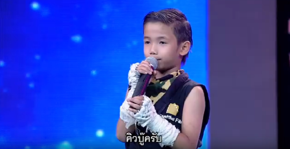 โคตรเจ๋ง!!! "หนูน้อย"  super10 วัย 8 ขวบ เดินตามรอย "จา พนม" โชว์ลีลาสตั๊นขั้นเทพ ที่ทำเอาคนทั้งสตูฯ อึ้งไปตามๆกัน !!! (ชมคลิป)