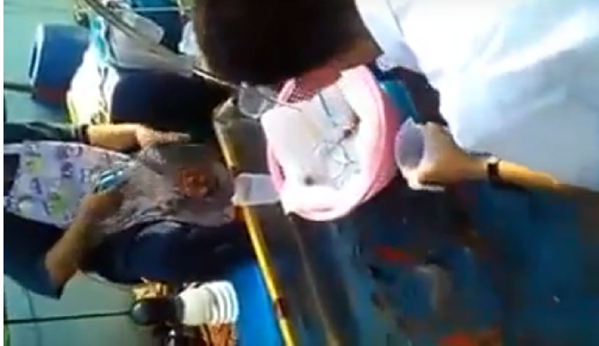 โคตรเทพเลยพี่!! ชาวเน็ตยกยอ "กระบี่มือหนึ่ง" วิธีตักปลางานวัดขั้นเทพ..บอกได้คำเดียวแม่ค้าสตั้นหนัก!!  ครั้งเดียวโคตรคุ้ม?? (ชมคลิป)