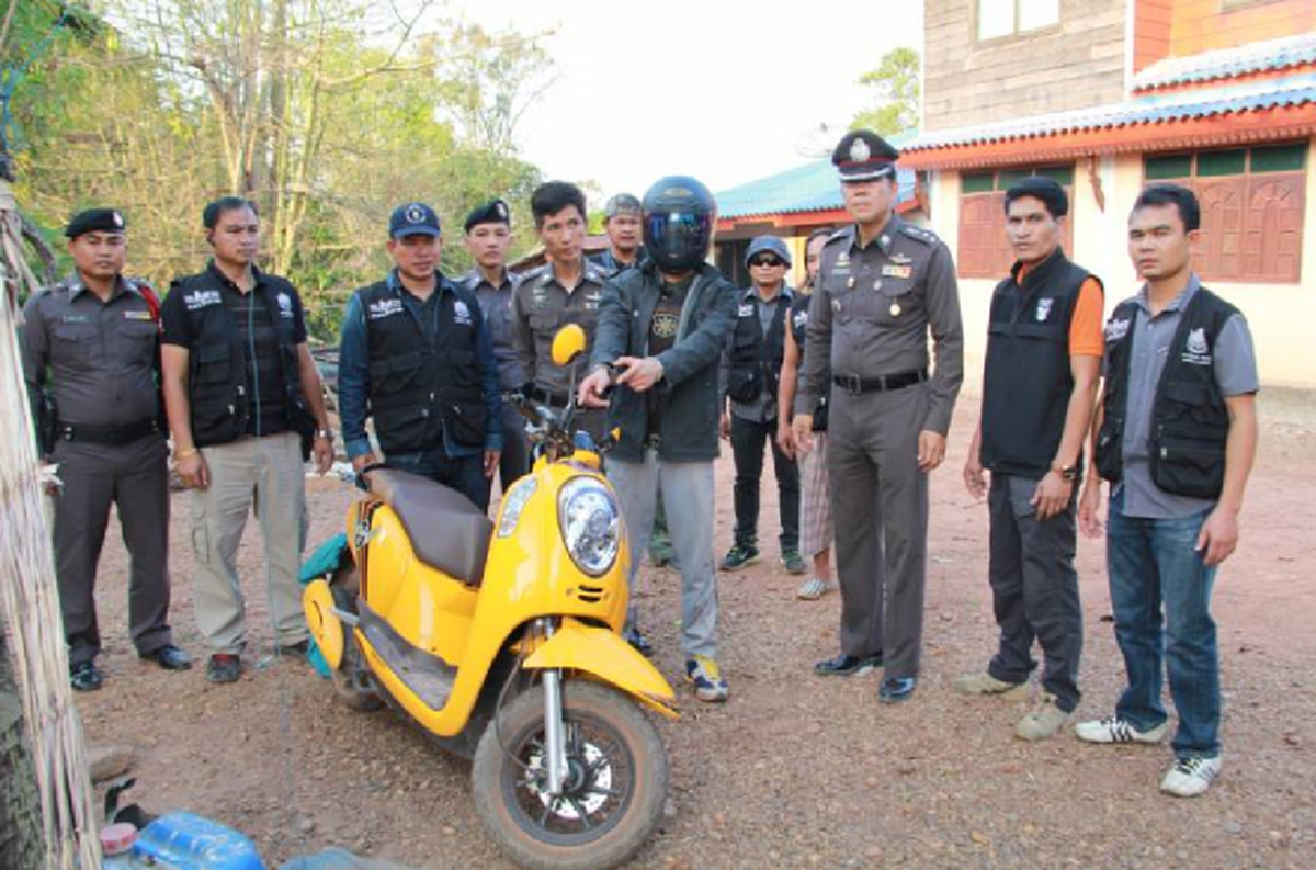 เรื่องไม่เป็นเรื่องแท้ๆ!!! 2 หนุ่ม เถียงกันจับไม่จับ "ธัมมชโย" ต่างฝ่ายต่างไม่ยอมแพ้ เอามีดไล่แทง สุดท้ายคว้าท่อแป๊ปฟาดอีกฝ่ายดับ!!!